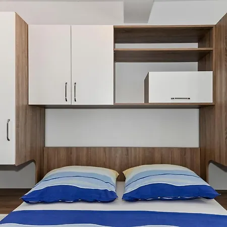 Apartment Vlado *